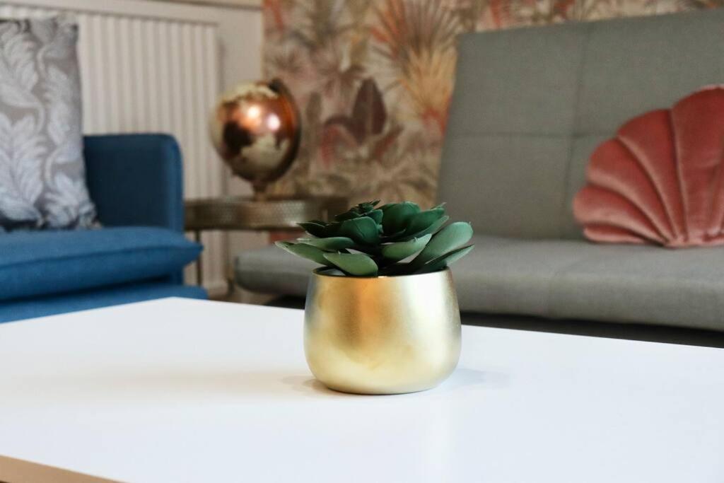 Lovely Staycation With Family Free Parking & Wifi Leeds  Kültér fotó