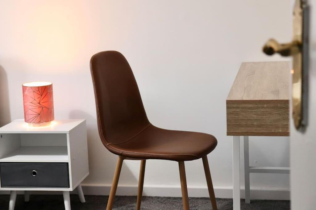 Lovely Staycation With Family Free Parking & Wifi Leeds  Kültér fotó