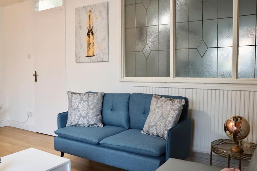 Lovely Staycation With Family Free Parking & Wifi Leeds  Kültér fotó