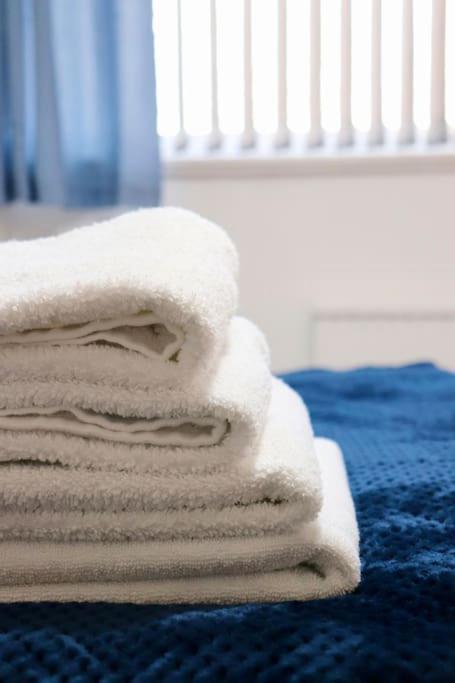 Lovely Staycation With Family Free Parking & Wifi Leeds  Kültér fotó