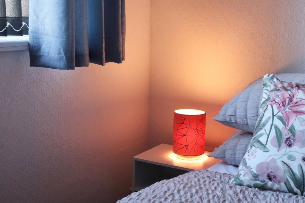 Lovely Staycation With Family Free Parking & Wifi Leeds  Kültér fotó